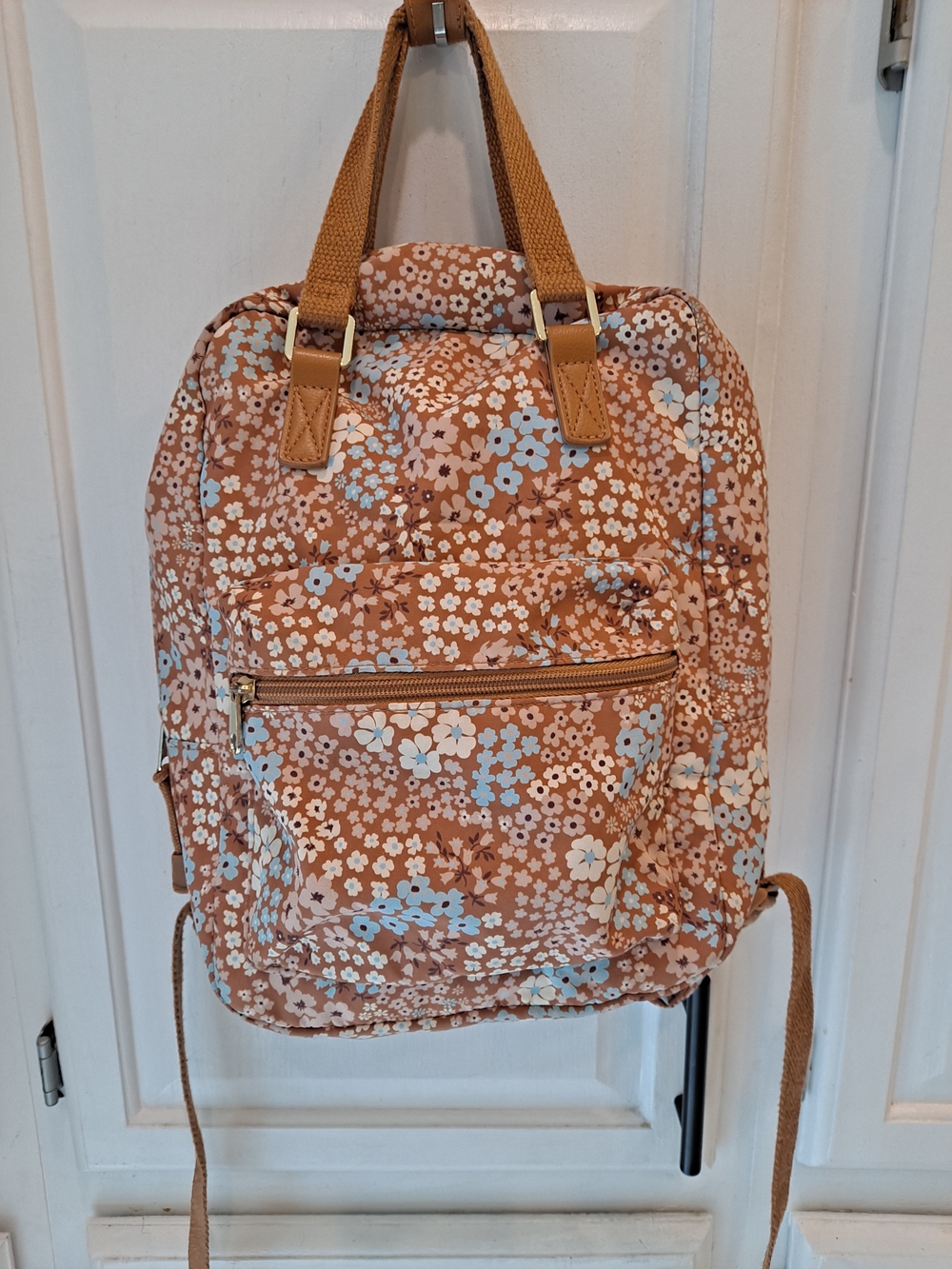 Wild Fable Trendy Cute Carry Tan Ditsy Floral Backpack w/Blue White Pink Accents